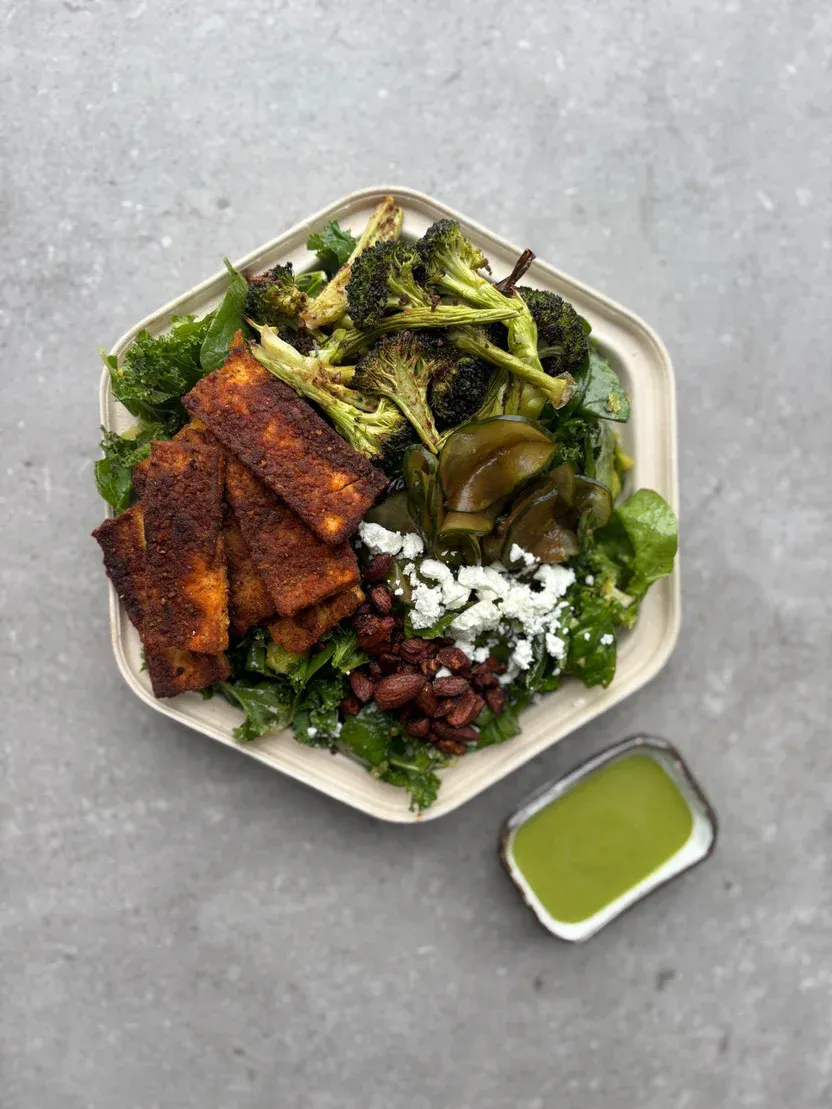 Noli Green Standard salad plate. Premium protein choices. Vegetarian